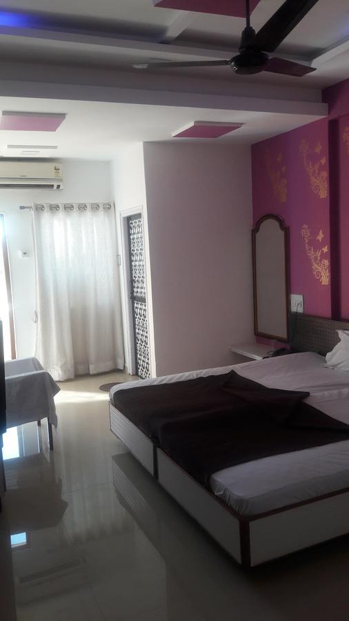 Hotel Sahara Palace Bhuj Ngoại thất bức ảnh